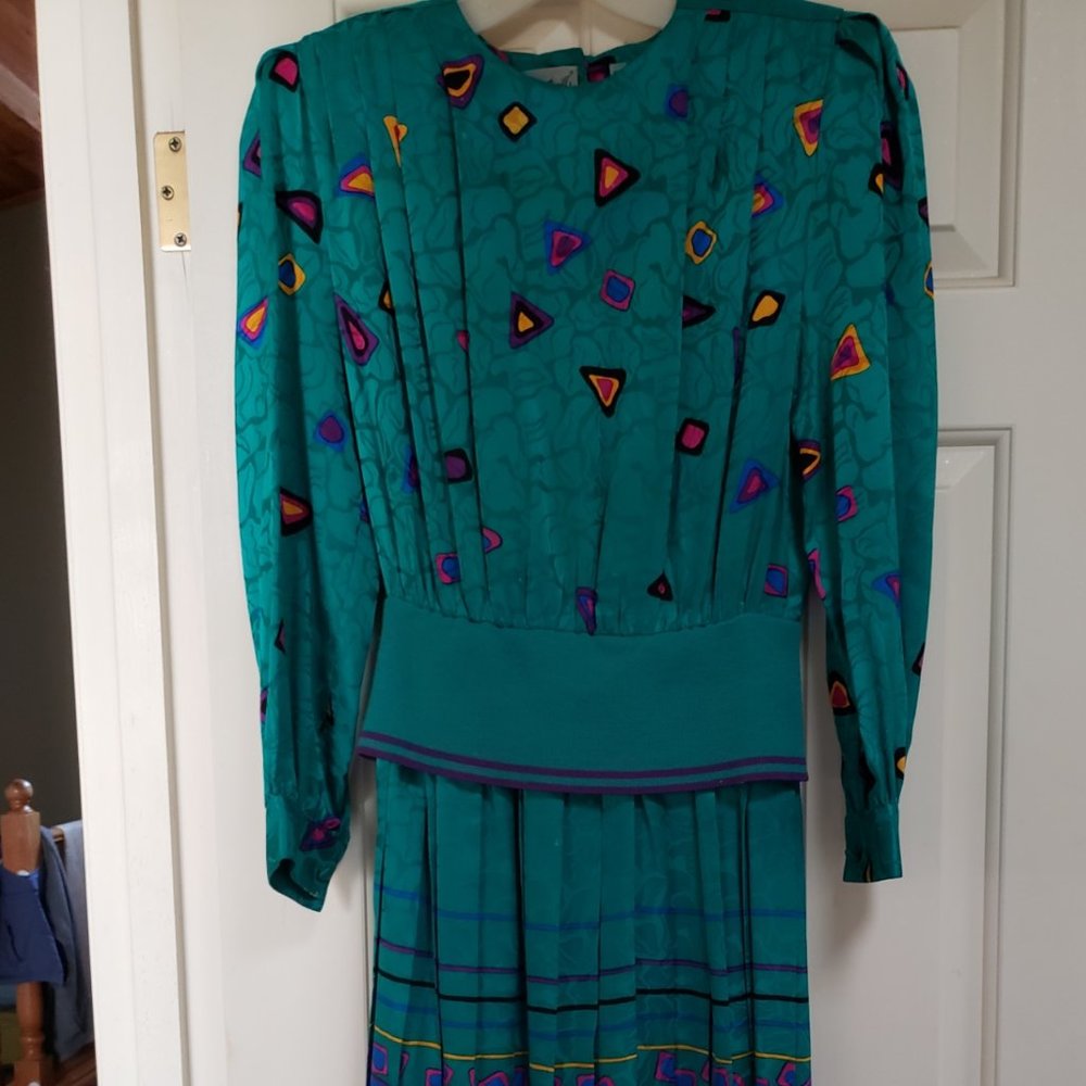 Adrianna Papell 100% silk dress, size 4